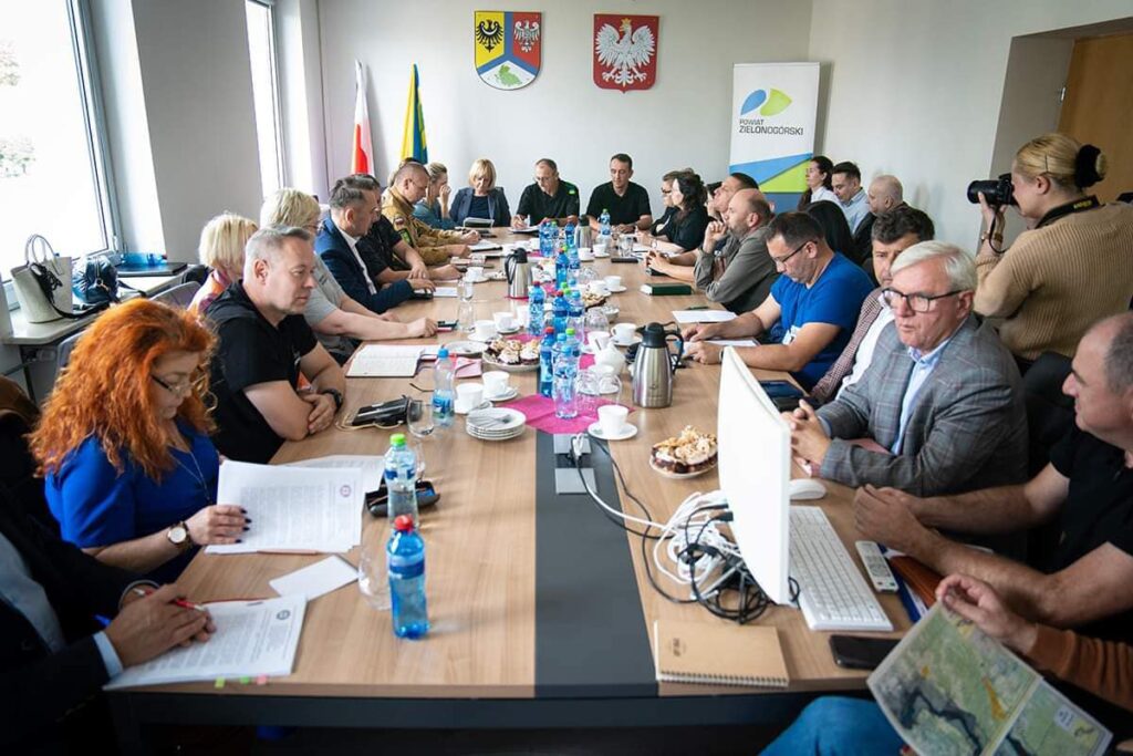 kryzys1 Posiedzenie Powiatowego Zespołu Kryzysowego w siedzibie starostwa w Zielonej Górze