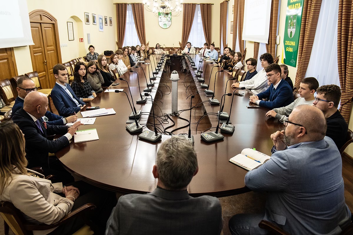 młodzieżowa rada miasta Konsultacje ws. młodzieżowej rady miasta