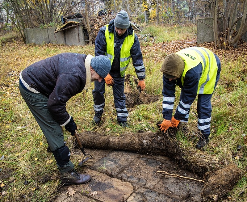 płyty2 Płyty nagrobne przy ul. Batorego