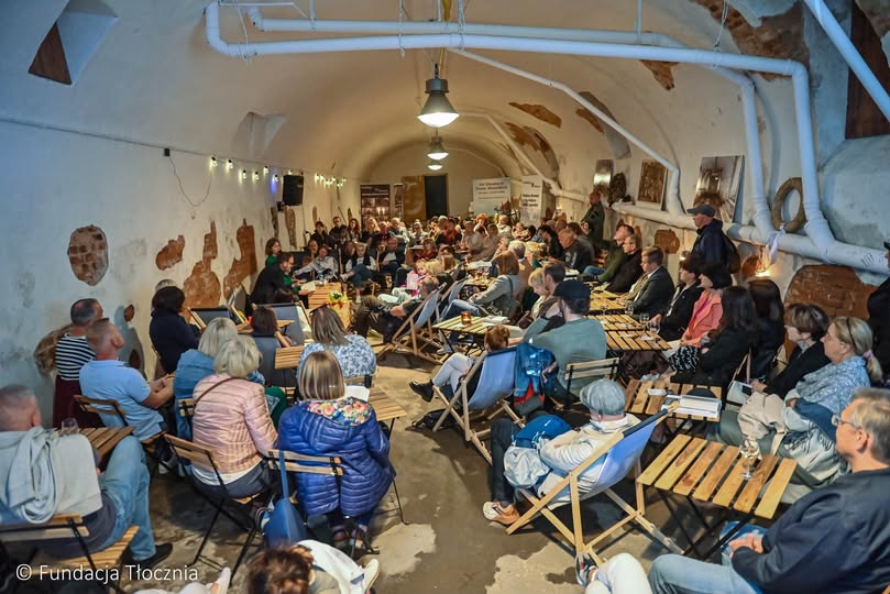 sala szeptów Fot. Władysław Czulak/Studio W66 W Sali Szeptów jest dość miejsca, by organizować imprezy winiarskie, spotkania literackie, wystawy, a nawet kameralne koncerty