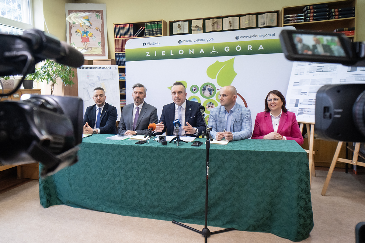 Podpisanie umowy na termomodernizację SP nr 2