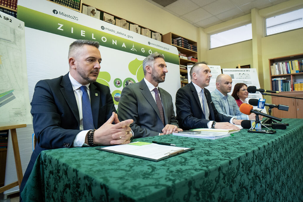 2 Podpisanie umowy na termomodernizację SP nr 2