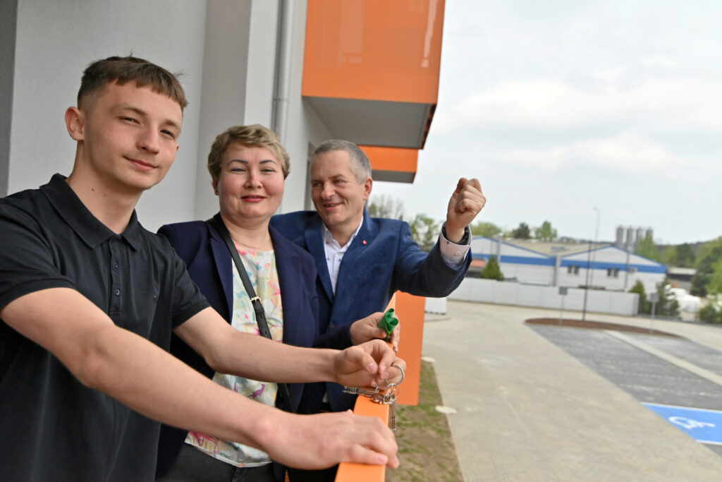 W66_3786 Mieszkańcy cieszą się z nowego domu!