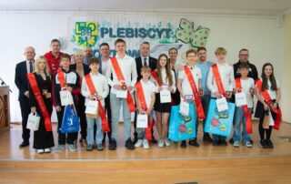 Prezydent Marcin Pabierowski złożył gratulacje młodym pływakom z Zespołu Szkół Mistrzostwa Sportowego