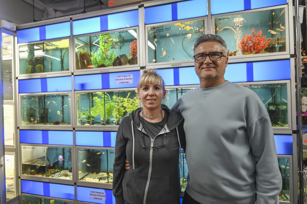 02-sklep zoologiczny - Klienci, którzy tu przychodzą, nie tylko robią zakupy dla pupili. Chcą się poradzić i porozmawiać - mówią Barbara i Dariusz Boguszyńscy.