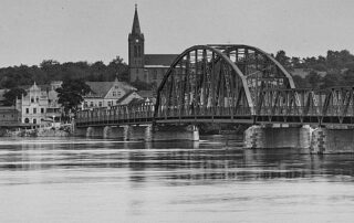 Zdjęcia ze zbiorów Tytusa Fokszana i fotopolska.pl Most na Odrze w Cigacicach ma prawie 400 metrów długości. Zbudowała go zielonogórska firma Beuchelt.
