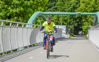 Mirosława Jabłonka rocznie na swoim rowerze trekkingowym przejeżdża 10 tys. km