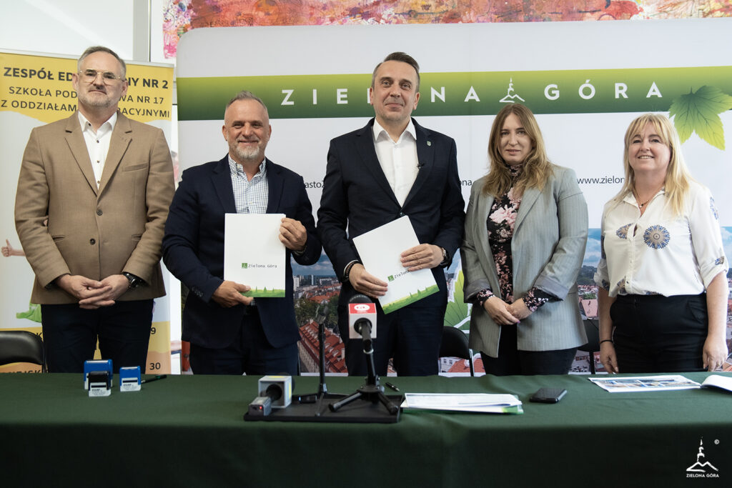 13a Podpisanie umowy na termomodernizację SP nr 17