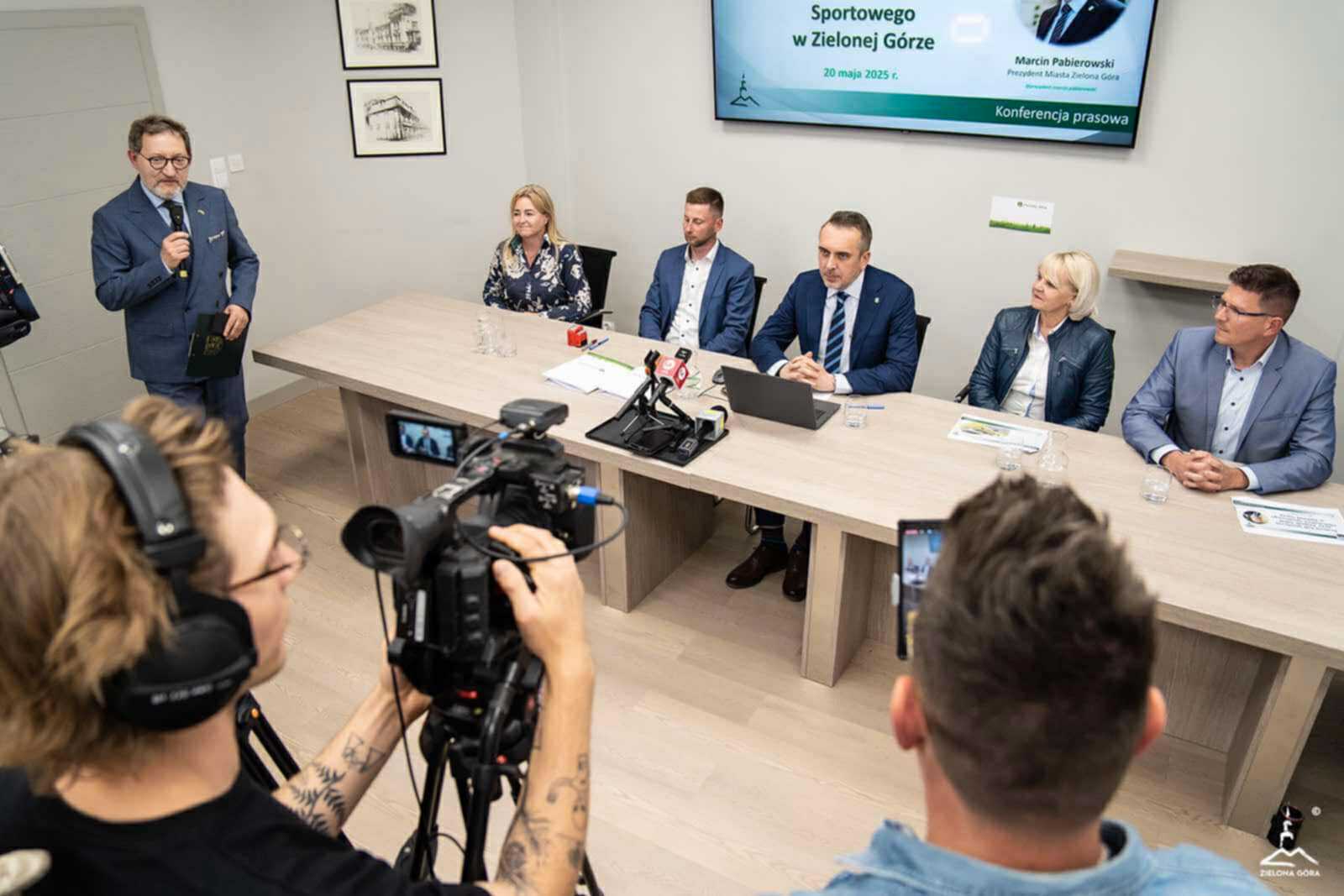 Umowę z wykonawcą podpisał prezydent Marcin Pabierowski.