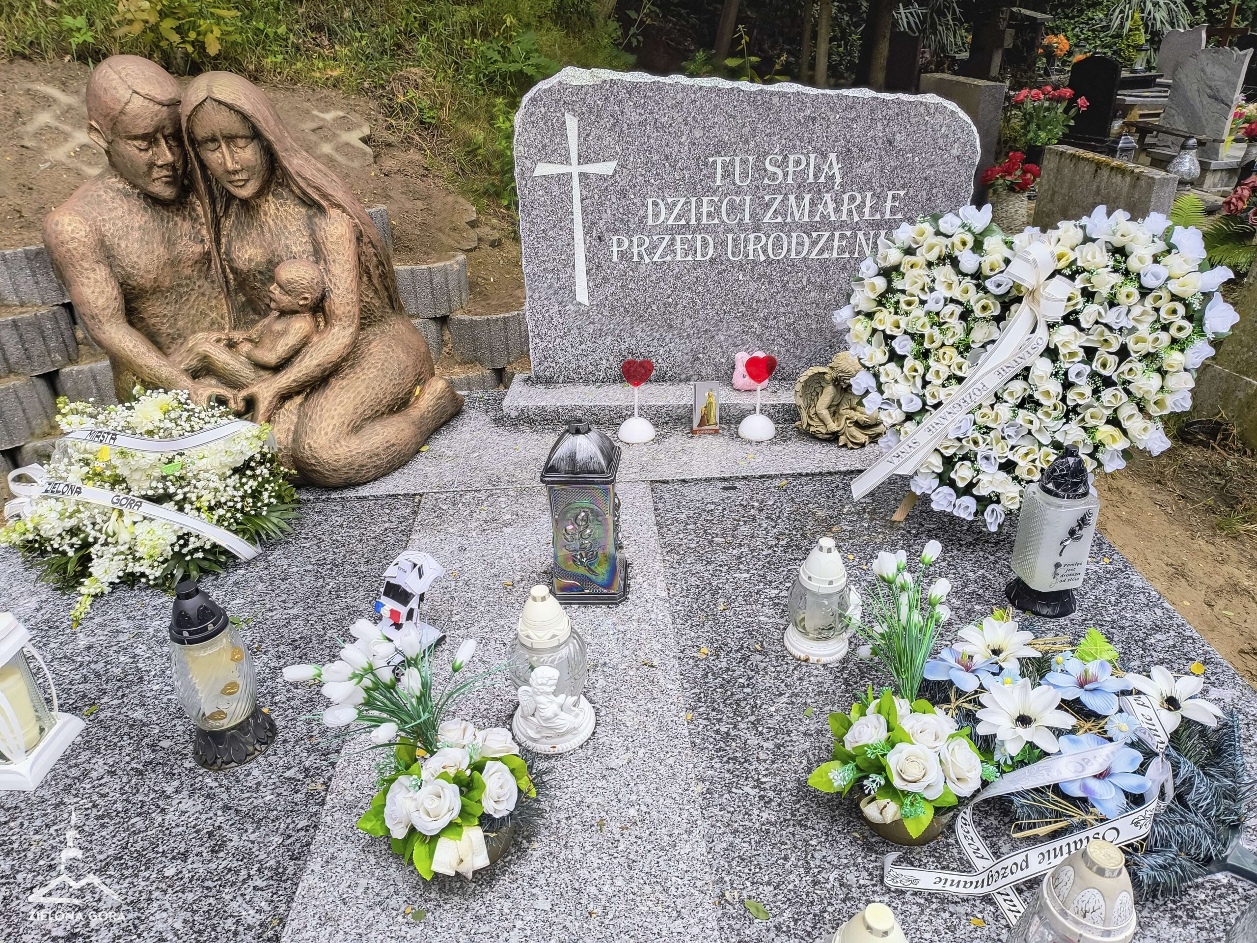 Na cmentarzu przy ul. Wrocławskiej poświęcono nowy grób dzieci, które zmarły przed narodzinami