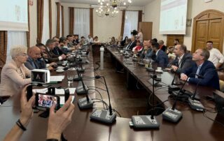 Nadzwyczajna sesja rady miasta w zielonogórskim ratuszu