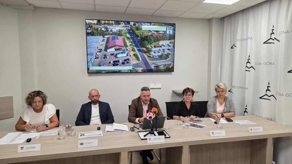 5 Ulica Zacisze to ważna, zielonogórska arteria komunikacyjna.