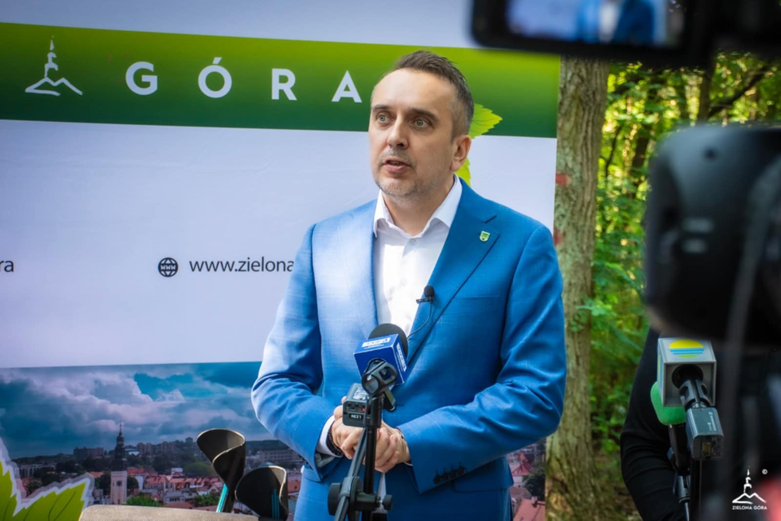 deca2963-decd-47d5-8b6b-b6176562e3e6