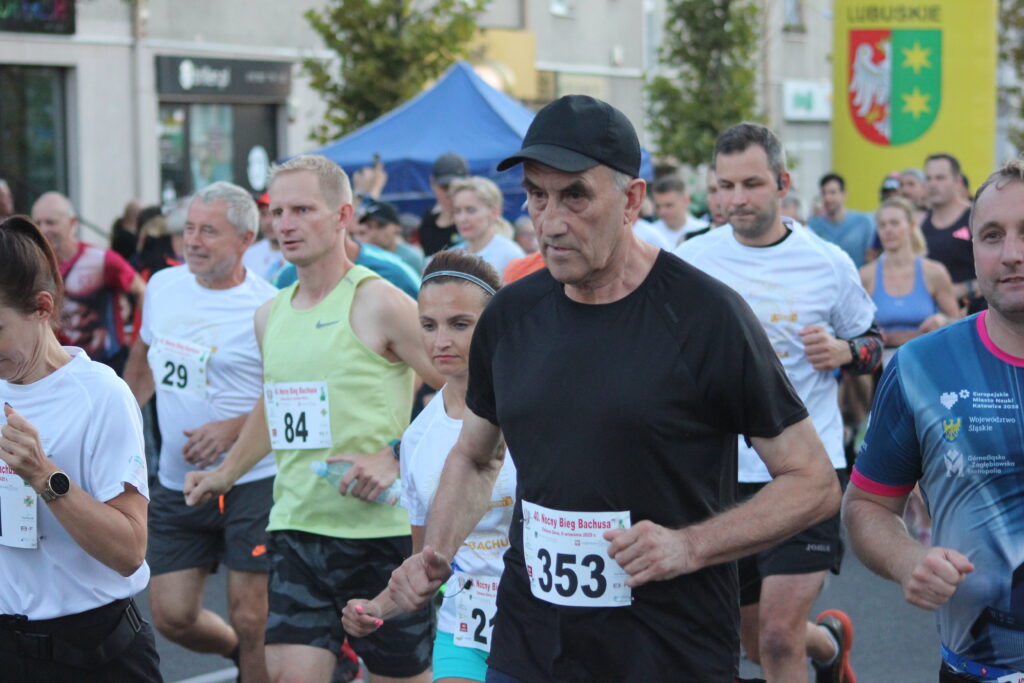 Krzysztof Łuczak uczestniczył we wszystkich 40. edycjach Nocnego Biegu Bachusa. W tym roku biegł z numerem 353.