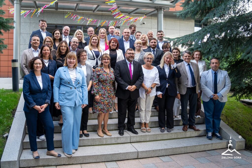 548220124_122175745616556570_1451104797648535207_n Prezydent Marcin Pabierowski spotkał się z przedstawicielami miast partnerskich.