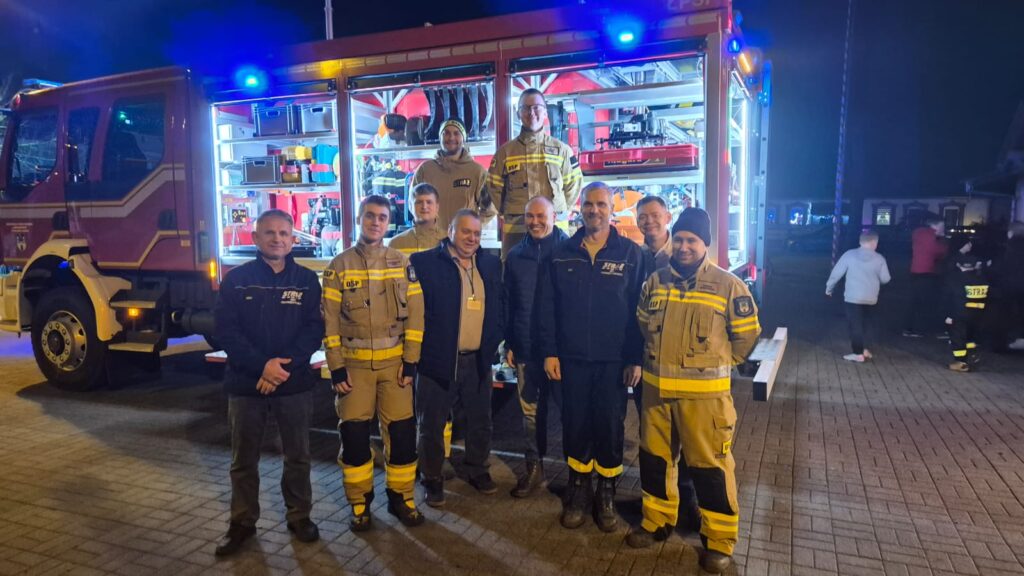 Samochód strażaków OSP Jarogniewice.