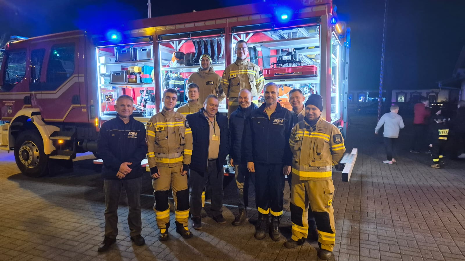 Samochód strażaków OSP Jarogniewice.