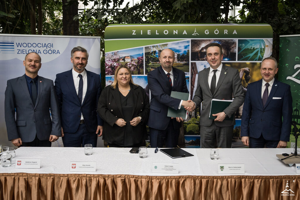 Podpisanie umowy na rewitalizację deptaka.